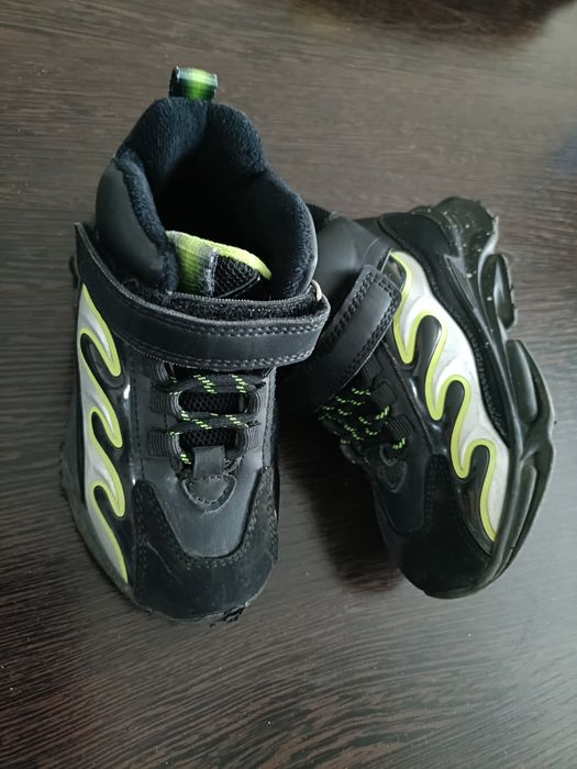 Продам кроссовки для мальчика