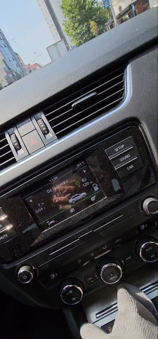 Radio swing 2016  toureen scos după Skoda Octavian 3 , folie originala pe touch-screen 
Preț 500 ron.