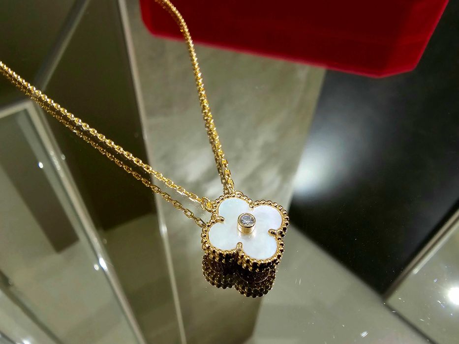 Van Cleef & Arpels VCA Rose Mother Pearl Diamond Clover Дамско Колие