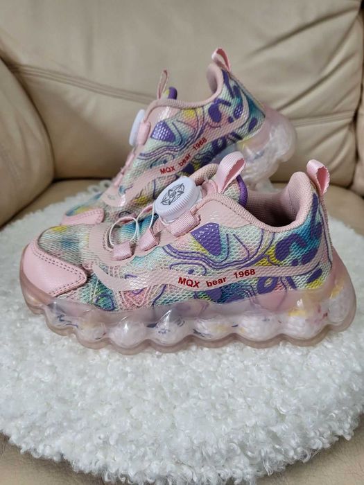 Пъстри маратонки и подарък обувки