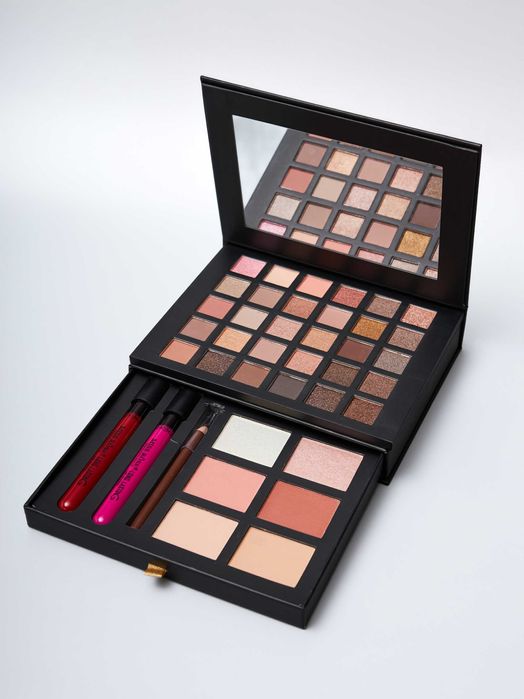 Комплект грим Miss Rose – 30 сенки + руж, хайлайтър