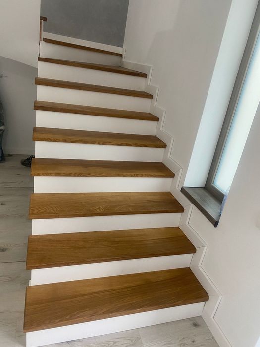 Scări din lemn masiv