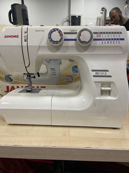 Продам швейную машину Janome