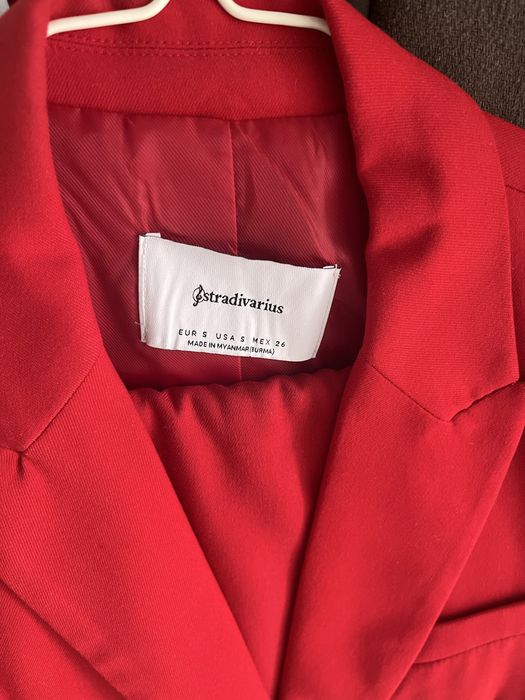 Червен костюм Stradivarius