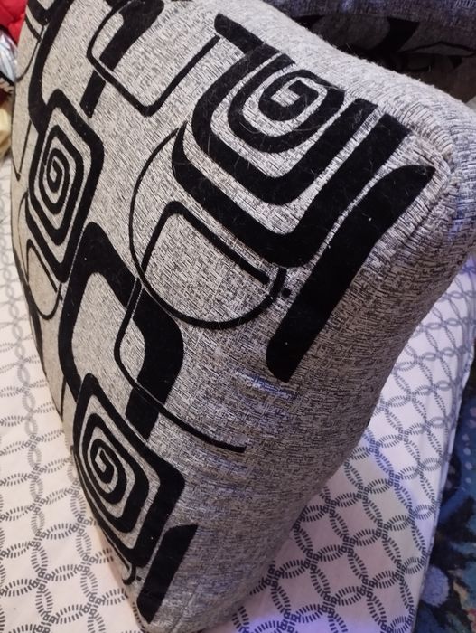 Set 3 perne decorative ptr canapea.