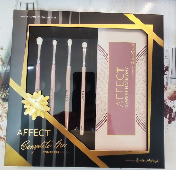 Affect makeup сет сенки за очи+четки за грим