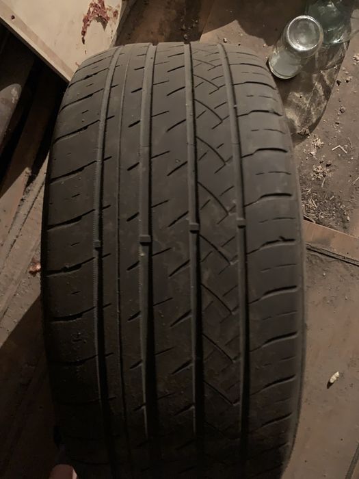 Шина на автомобиль
