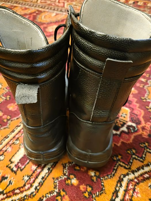 Унверсал спец обувь прадаётся