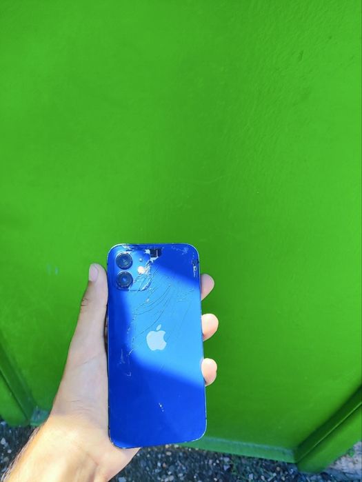 Продам iPhone 12, 64 ГБ (аккумулятор 76%)