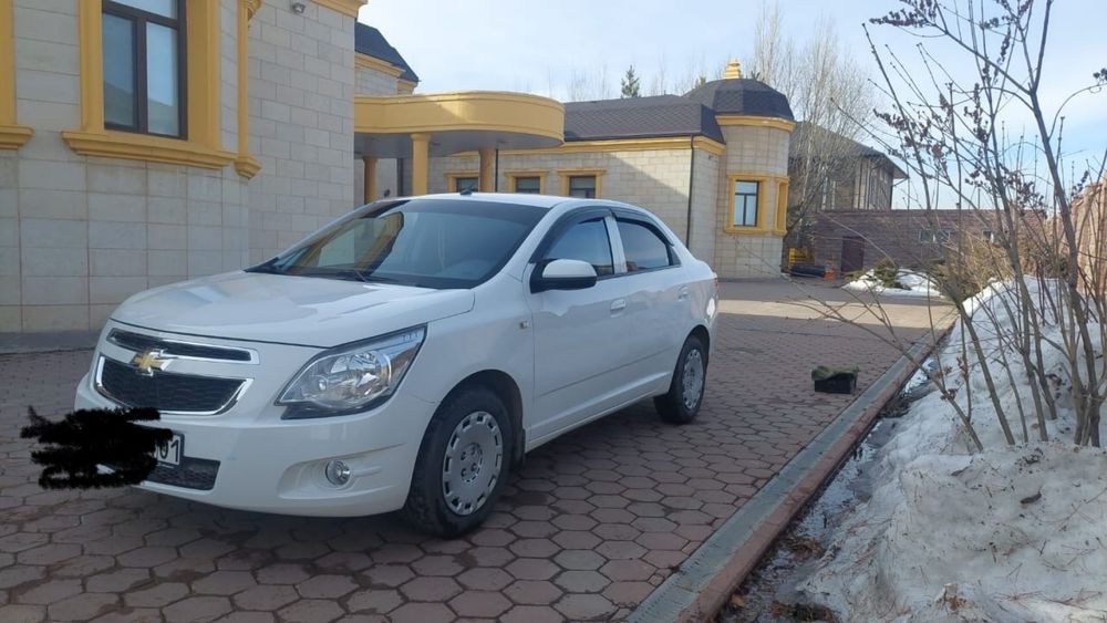 Автомобиль, шевролет кобальт , белый