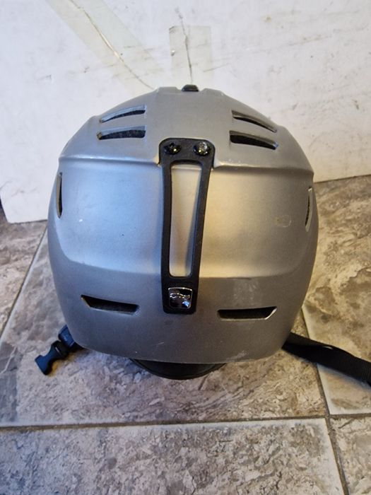 Каски,ръкавици и очила за ски