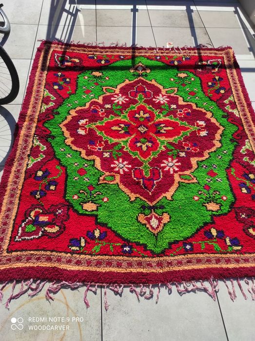 Килим разкошни цветове