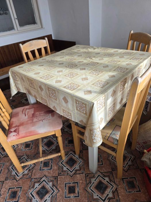 Кухненска дървена маса с 4 стола