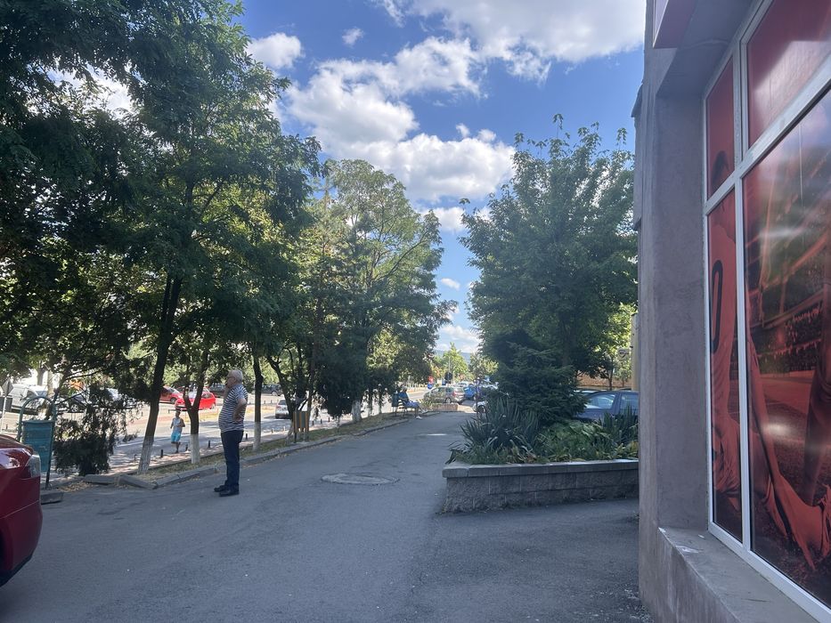 Spatiu comercial din constructie