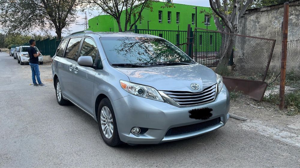Toyota Sienna 2016