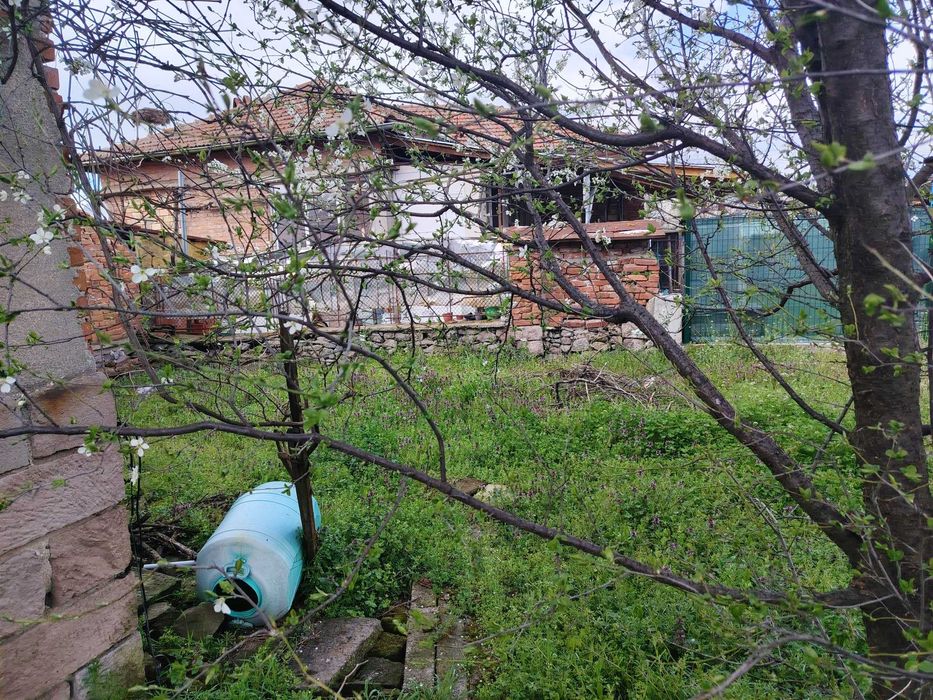 Продава се къща в с.Сталево
