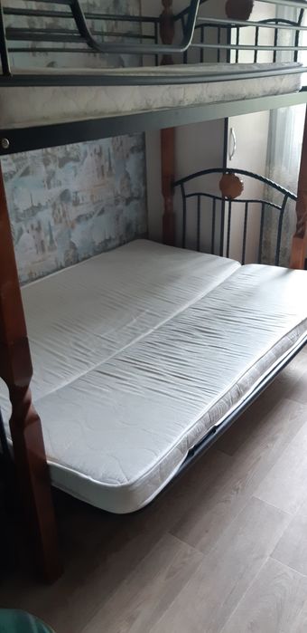 Продам двух ярусную кровать.