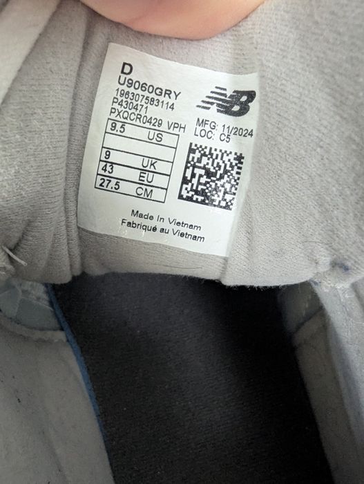 New Balance 9060 mărime 43