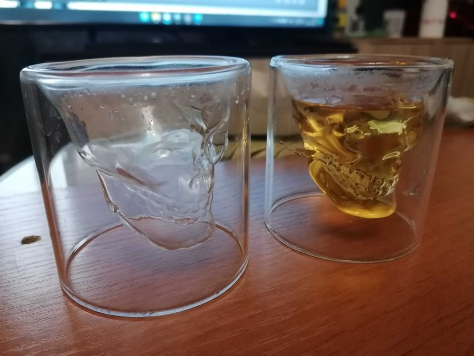 Чаши във формата на череп