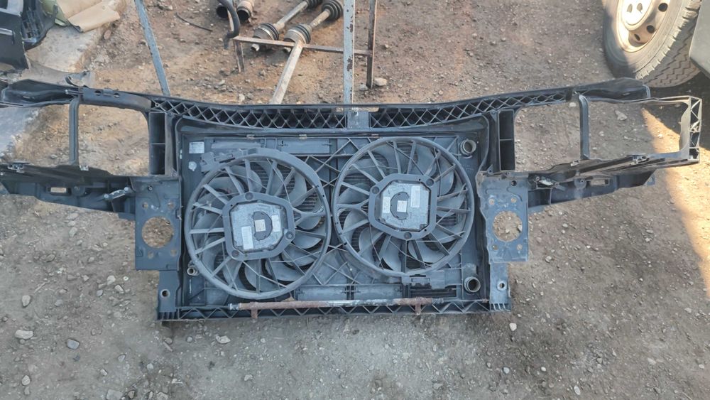 Очиларка маска перка перки с дифузьор радиатор Audi A8 d3  3.0 4.2