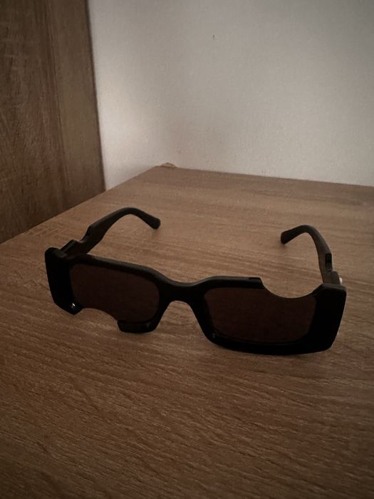 ochelari de soare off white