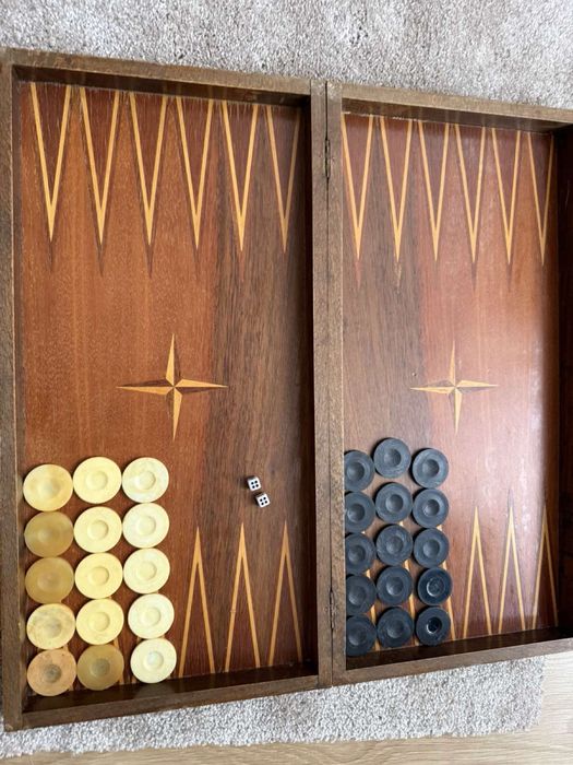 Две стари табли за игра