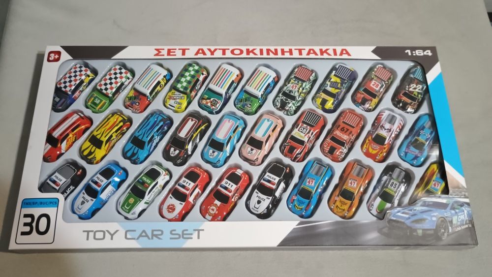 Пластмасови колички мащаб 1:64