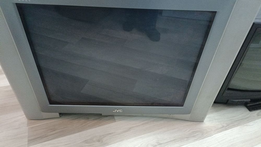 Tot ce se vede tv color cu tub + 2boxe  tot la 150lei Campina