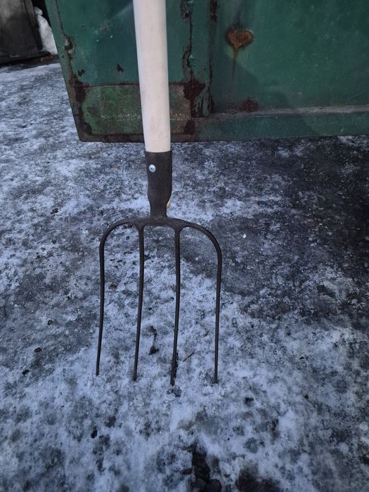 Продам вилы советские.