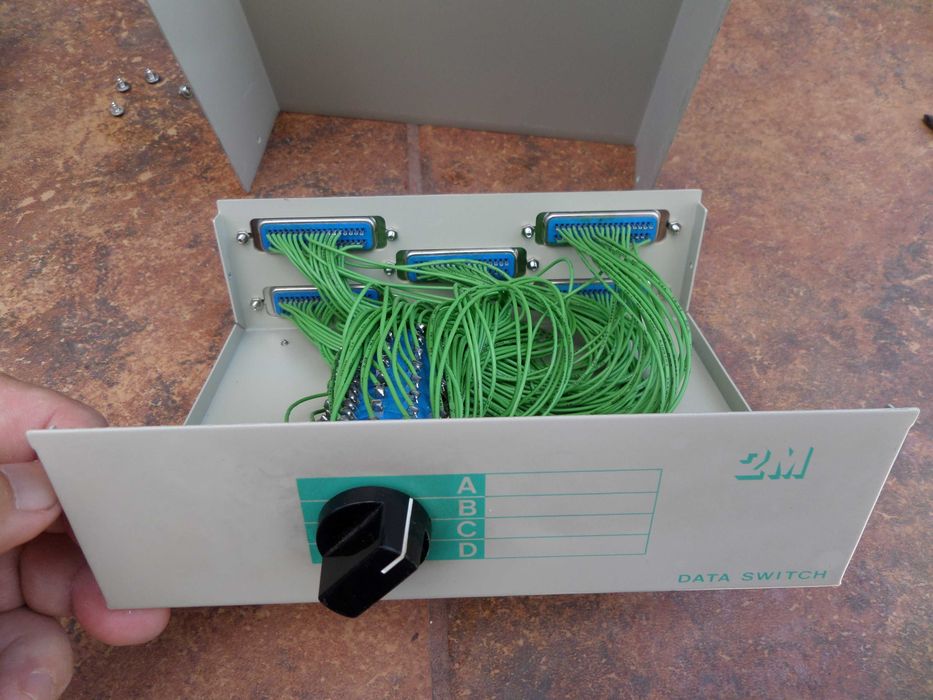 Cutie cu comutator 8x4 pozitii,32 pozitii pentru proiecte,camere supraveghere