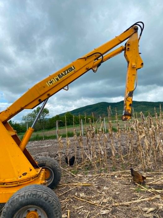 Excavator de sapat/incarcat după tractor