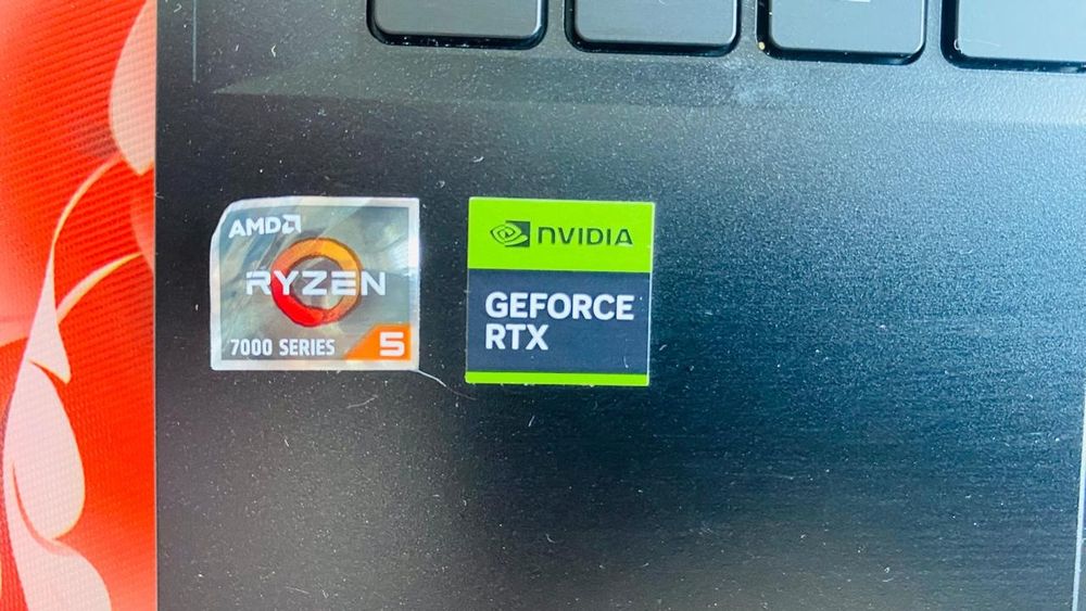 Ноутбук сатылады