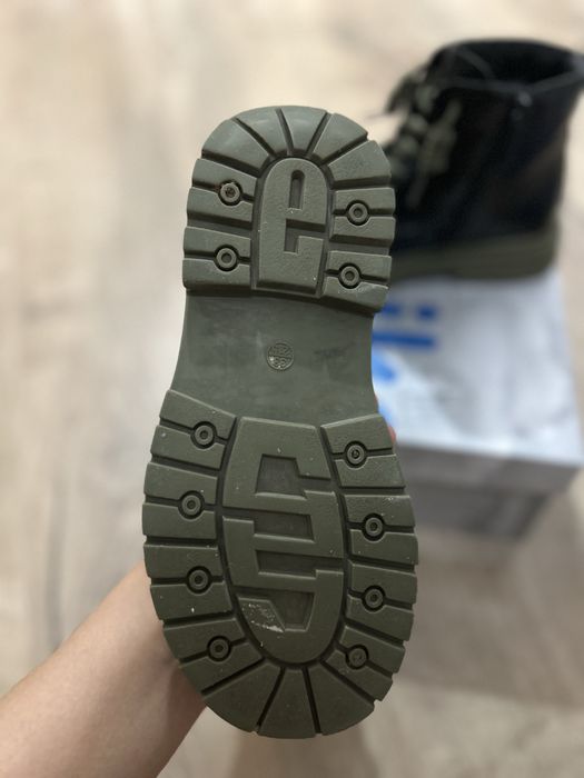 Продам детские ботинки Капика