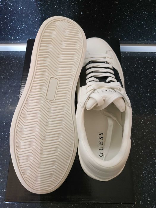 Оригинални кецове Guess