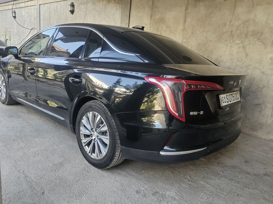 Hongqi eqm5. 2024. Хонжи