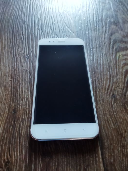 Телефон Mi a1 Xiaomi.