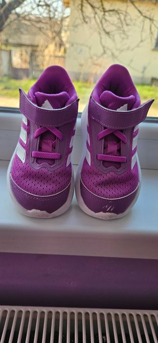 Детски маратонки на Адидас за момиче