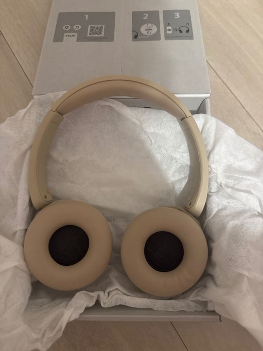 Слушалки Sony бежови