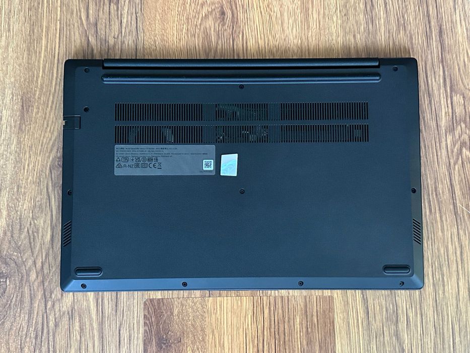 15.6' Full HD Ryzen 5 7520u Lenovo V15 G4 8GB LPDDR5/256GB NVMe/Radeon 610m/Бат 8ч