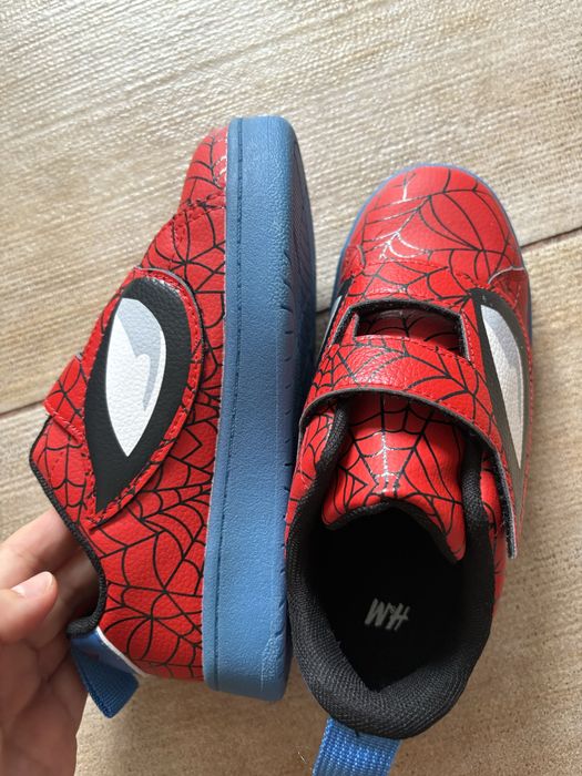 Adidasi h&m spiderman cu lumini