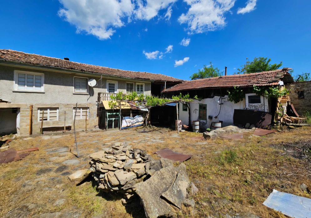 Къща в село Габровци