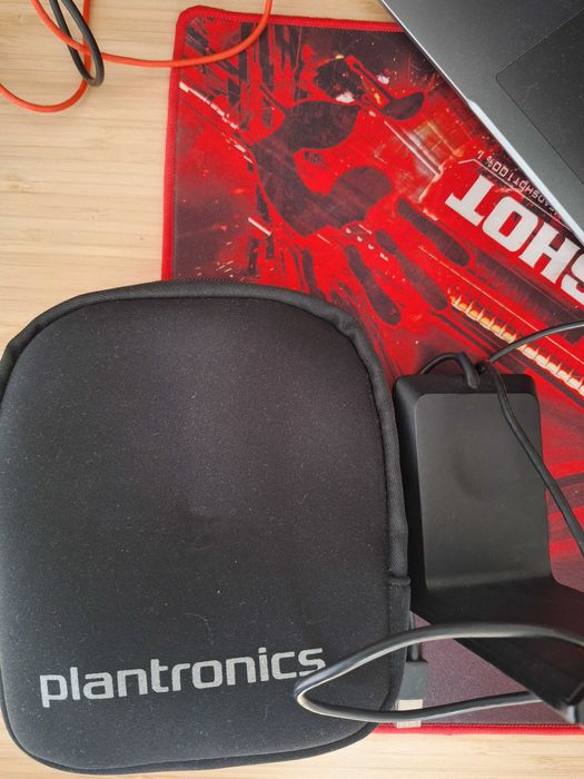 Слушалки Plantronics Voyager UC/BT600 със зарядна станция