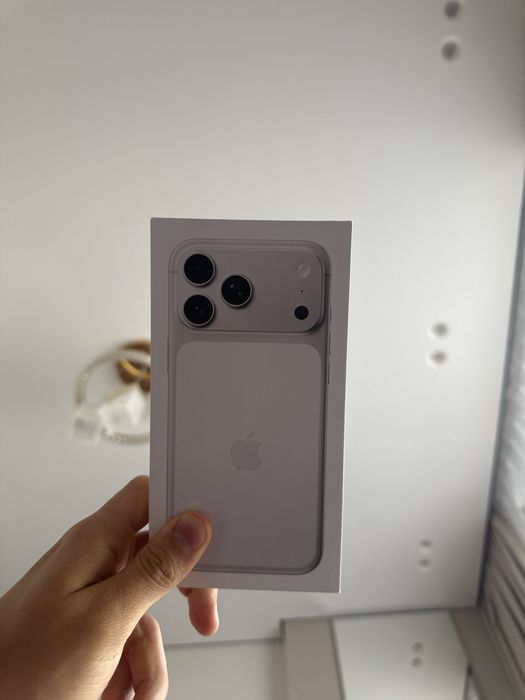 Продам запечатанный Iphone 17 Pro max 512
