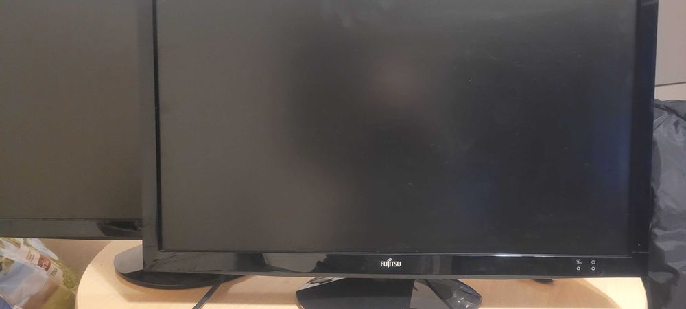 Monitor Fujitsu și Samsung