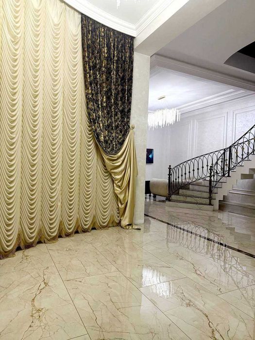 Участок сотилади Уч-Комолон 2,9 сот Фасад 20 Жилая площадь: 587 м²