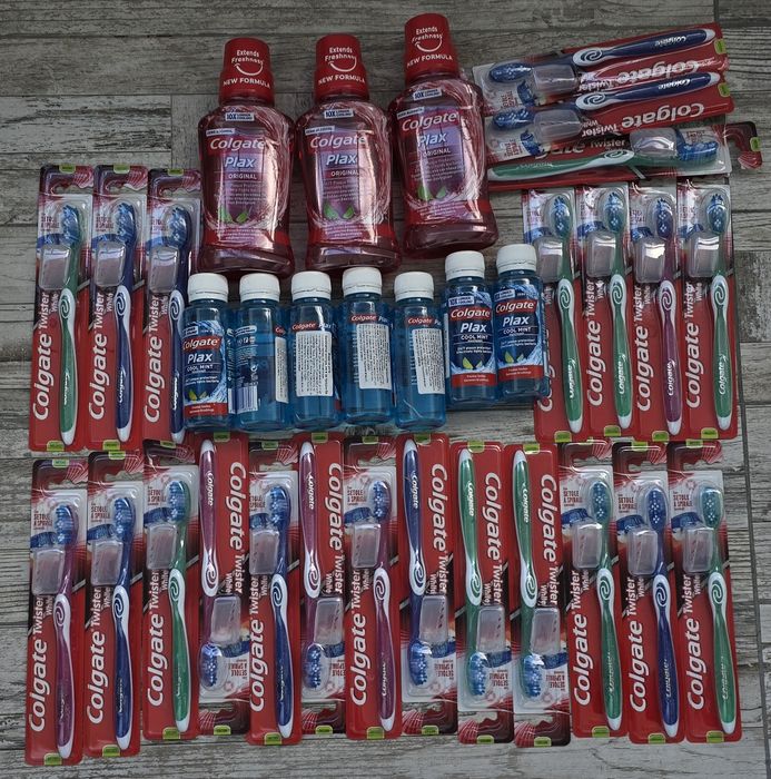 Лот от всички води за уста и четки за зъби Colgate