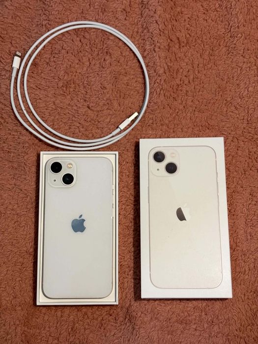 Iphone 13 чист-бял цвят
