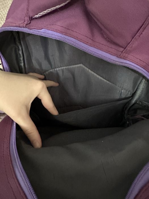 Отдам рюкзак для девочки 1-3 класс.