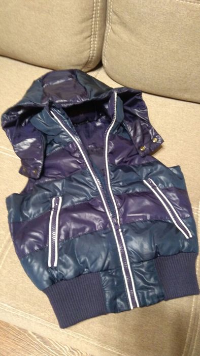 Продам жилетку детскую