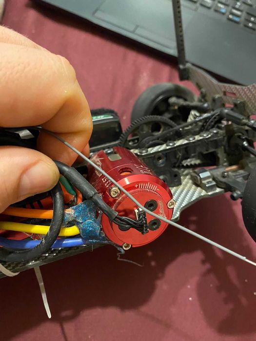 Masina cu telecomanda